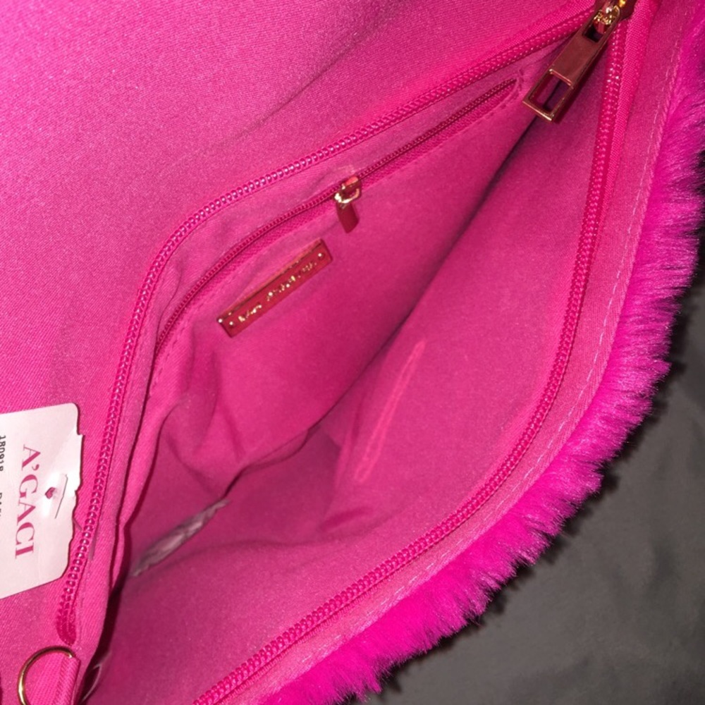 Hot pink fuzzy clutch - Picture 4 of 4